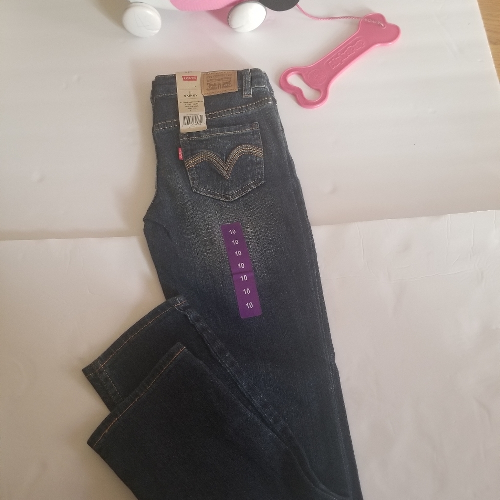 Levi's 711 skinny jeans.